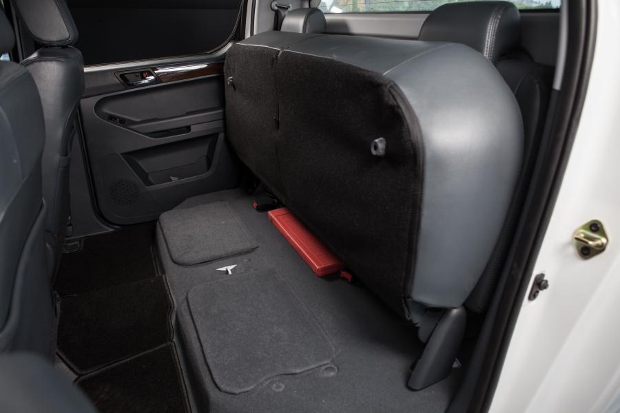 Детали интерьера Foton Tunland Double Cab 2016 года  (CIS) (фото 115 из 115)